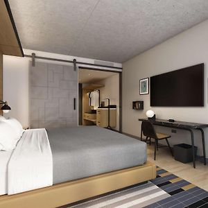 Queen Room Two Queen Beds City View